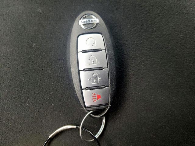 Photo of 2016 Blue Nissan Pathfinder