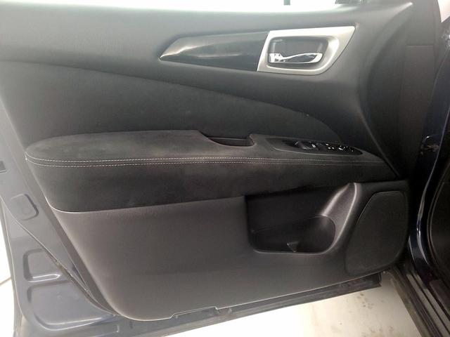 Photo of 2016 Blue Nissan Pathfinder