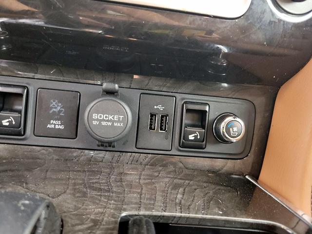 Photo of 2018 Tan INFINITI QX80