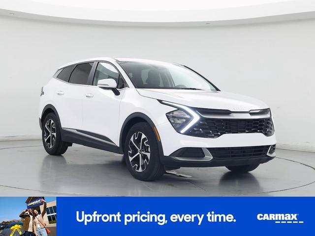 Photo of 2023 White Kia Sportage