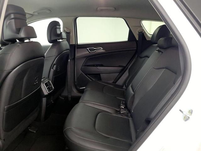 Photo of 2023 White Kia Sportage