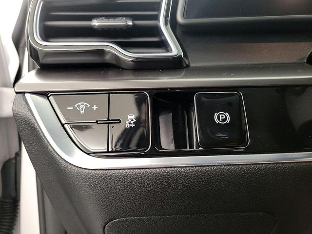 Photo of 2023 White Kia Sportage