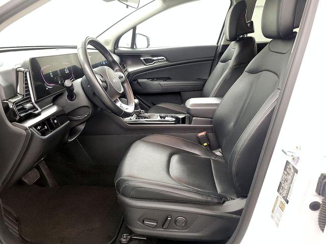 Photo of 2023 White Kia Sportage