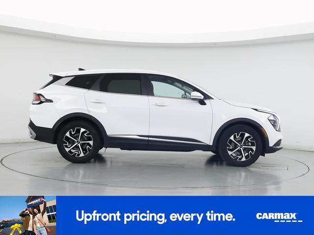Photo of 2023 White Kia Sportage
