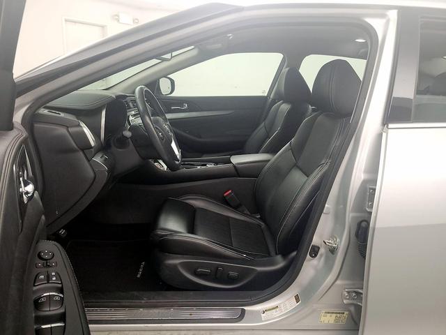 Photo of 2018 Silver Nissan Maxima