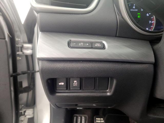 Photo of 2018 Silver Nissan Maxima