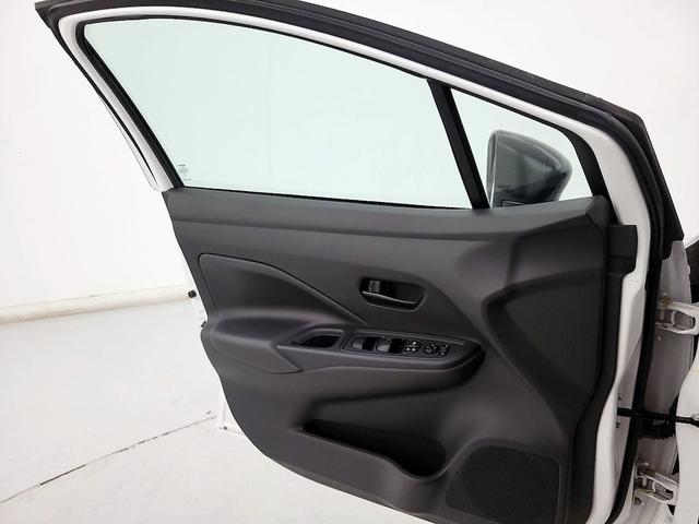 Photo of 2023 White Nissan Versa