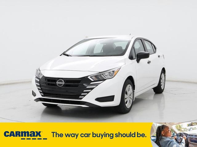 Photo of 2023 White Nissan Versa