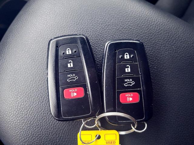 Photo of 2022 Gray Toyota RAV4 Hybrid