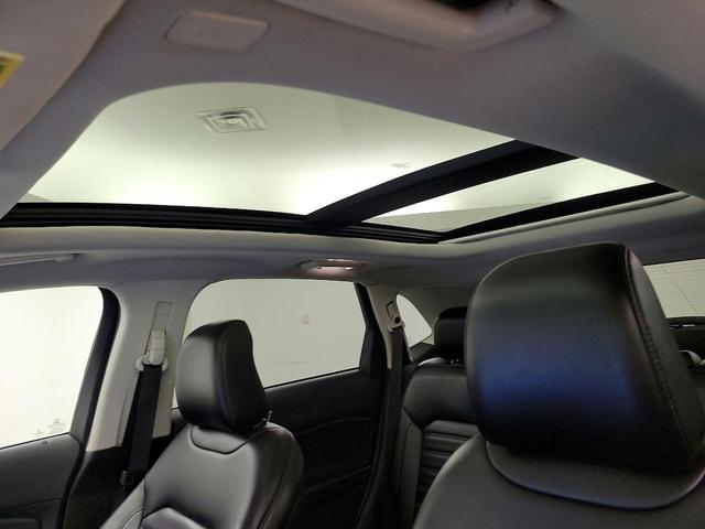 Photo of 2022 Black Ford Edge