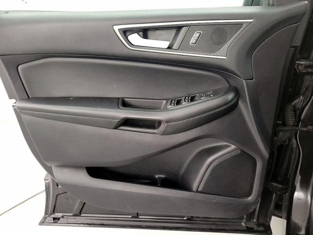 Photo of 2022 Black Ford Edge