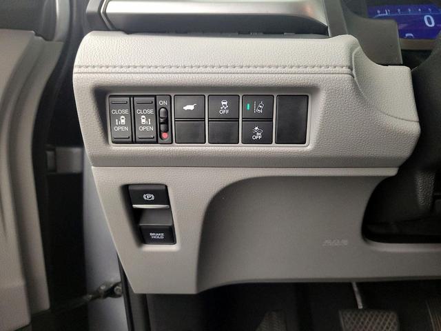 Photo of 2018 Silver Honda Odyssey
