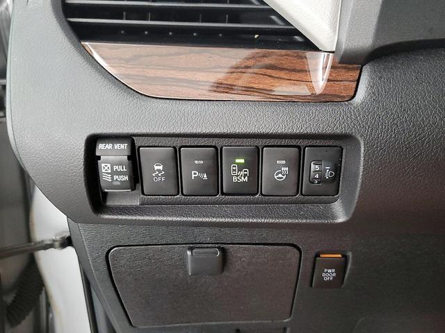 Photo of 2015 Silver Toyota Sienna
