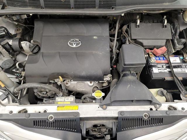 Photo of 2015 Silver Toyota Sienna