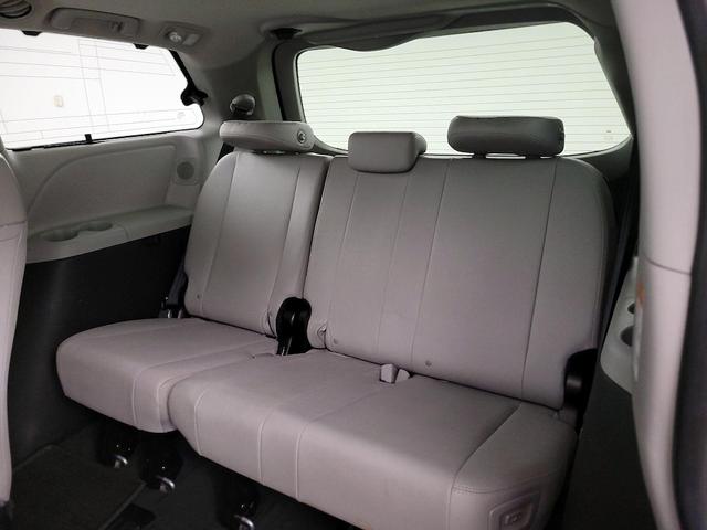 Photo of 2015 Silver Toyota Sienna