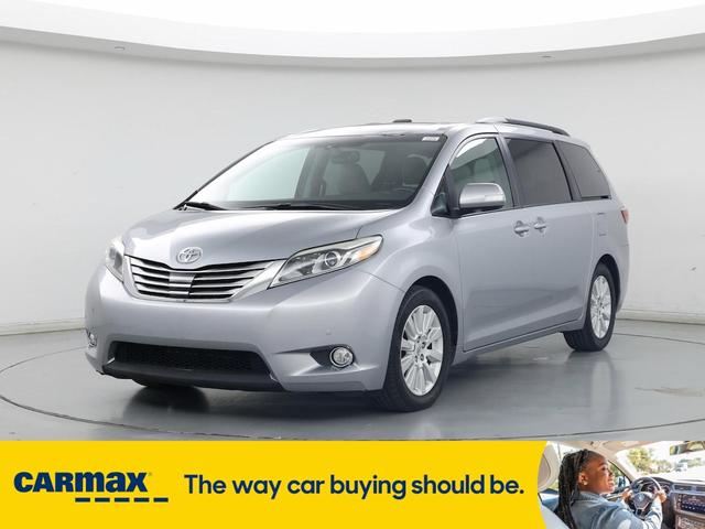 Photo of 2015 Silver Toyota Sienna