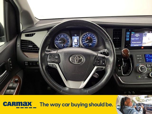 Photo of 2015 Silver Toyota Sienna