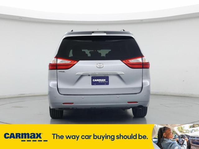 Photo of 2015 Silver Toyota Sienna