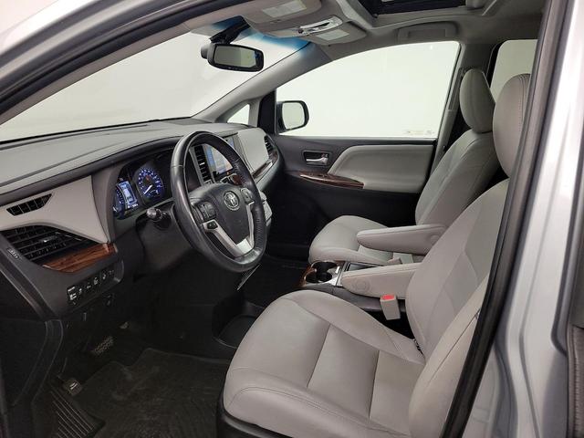 Photo of 2015 Silver Toyota Sienna