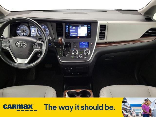 Photo of 2015 Silver Toyota Sienna