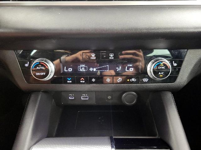 Photo of 2022 Blue Mitsubishi Outlander