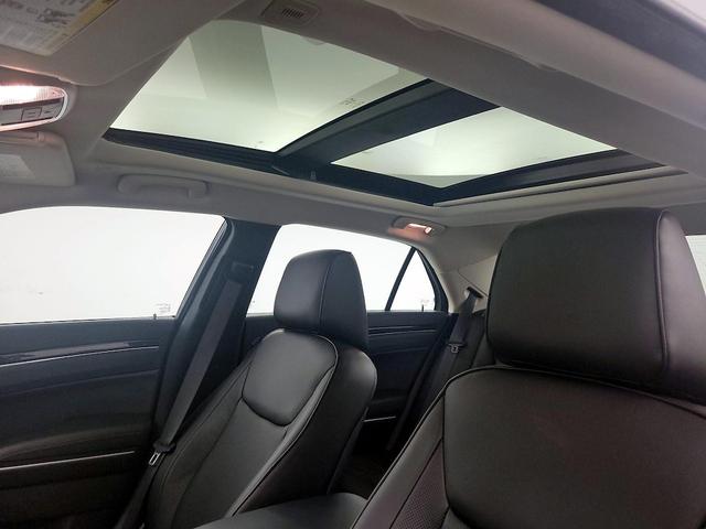 Photo of 2023 White Chrysler 300