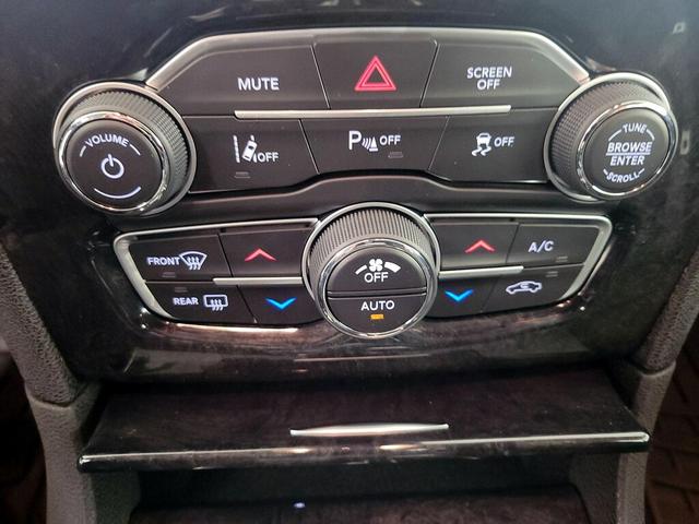 Photo of 2023 White Chrysler 300