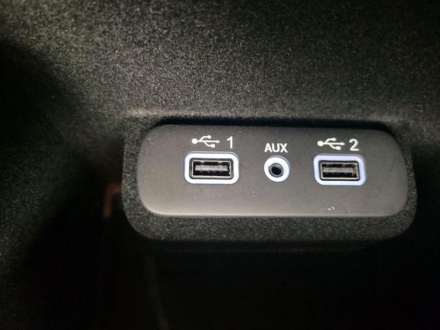Photo of 2023 White Chrysler 300