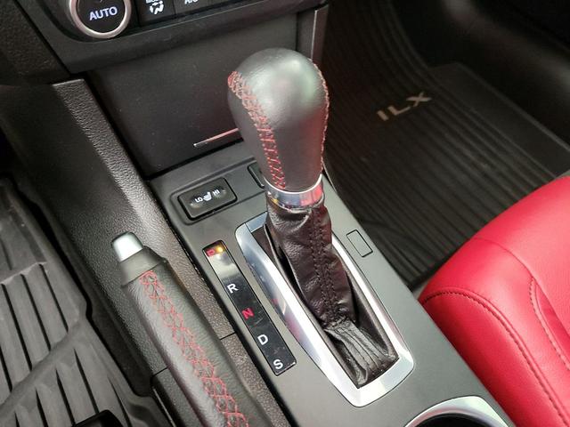 Photo of 2022 White Acura ILX