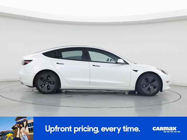Photo of 2021 White Tesla Model 3
