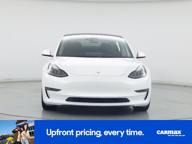 Photo of 2021 White Tesla Model 3