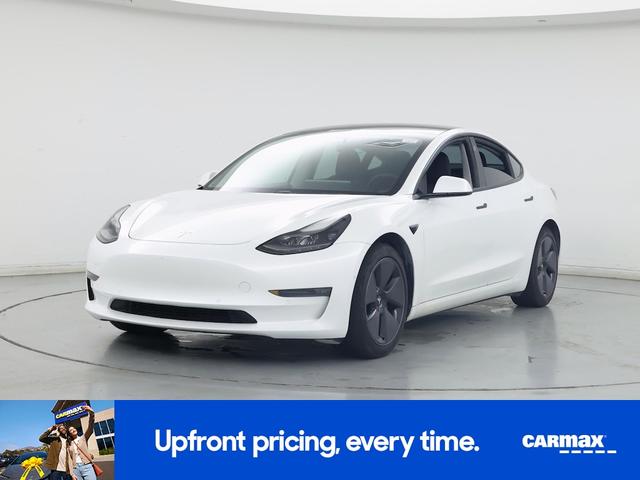 Photo of 2021 White Tesla Model 3