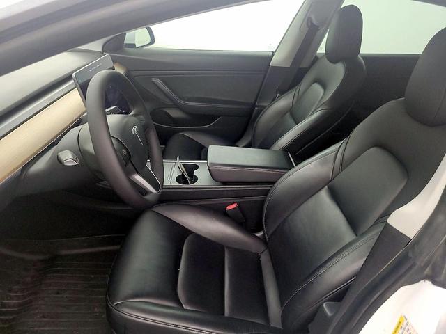 Photo of 2021 White Tesla Model 3