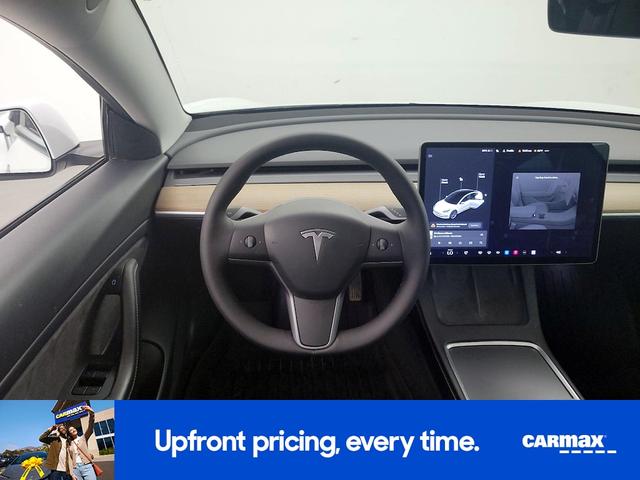 Photo of 2021 White Tesla Model 3