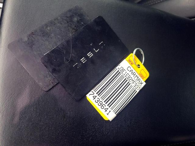 Photo of 2021 White Tesla Model 3