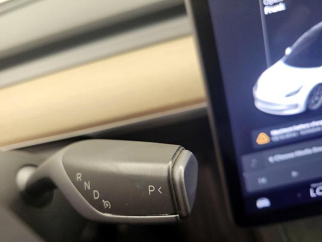 Photo of 2021 White Tesla Model 3