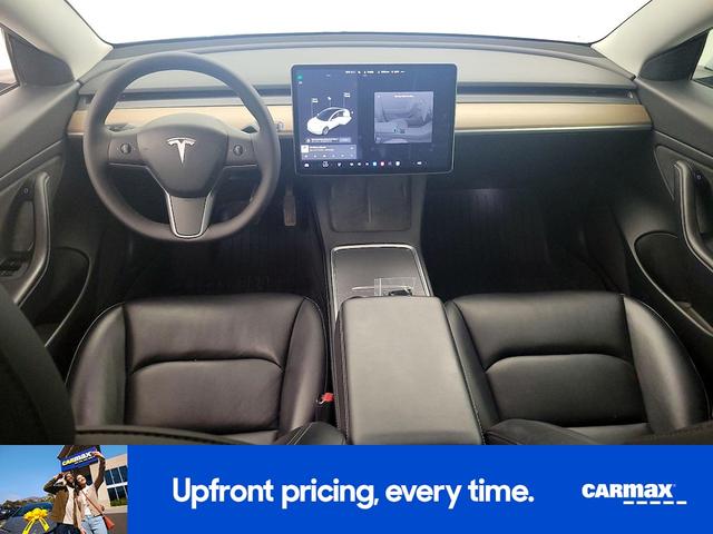 Photo of 2021 White Tesla Model 3