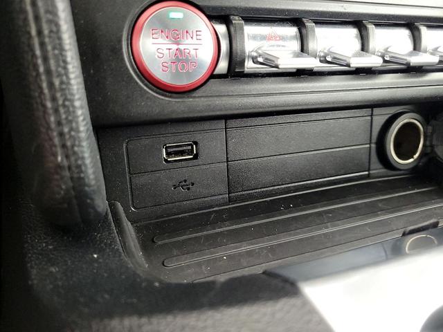 Photo of 2021 White Ford Mustang