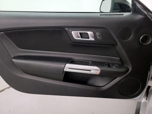 Photo of 2021 White Ford Mustang