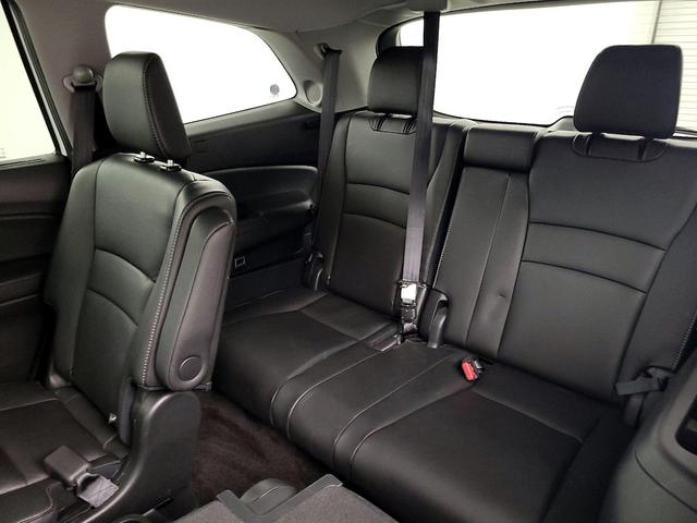 Photo of 2022 White Honda Pilot