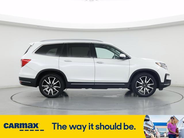 Photo of 2022 White Honda Pilot