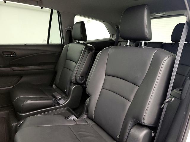 Photo of 2022 White Honda Pilot