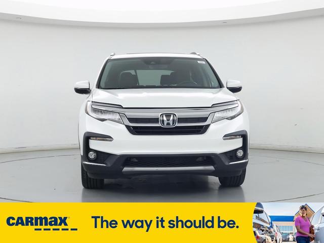 Photo of 2022 White Honda Pilot