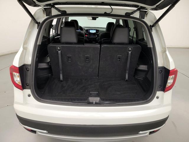 Photo of 2022 White Honda Pilot