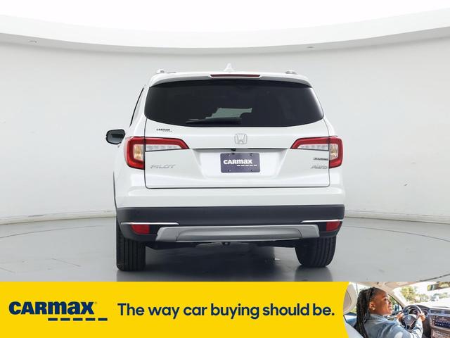 Photo of 2022 White Honda Pilot