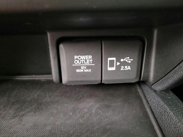 Photo of 2022 White Honda Pilot