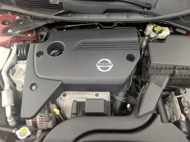 Photo of 2015 Burgundy Nissan Altima