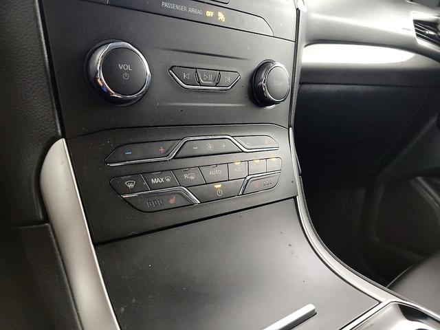 Photo of 2020 Green Ford Edge