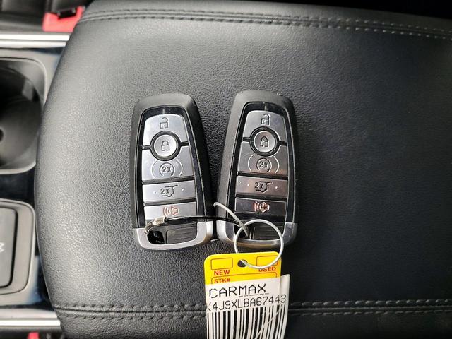 Photo of 2020 Green Ford Edge