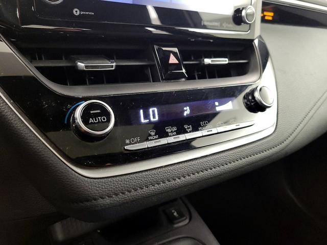 Photo of 2022 White Toyota Corolla